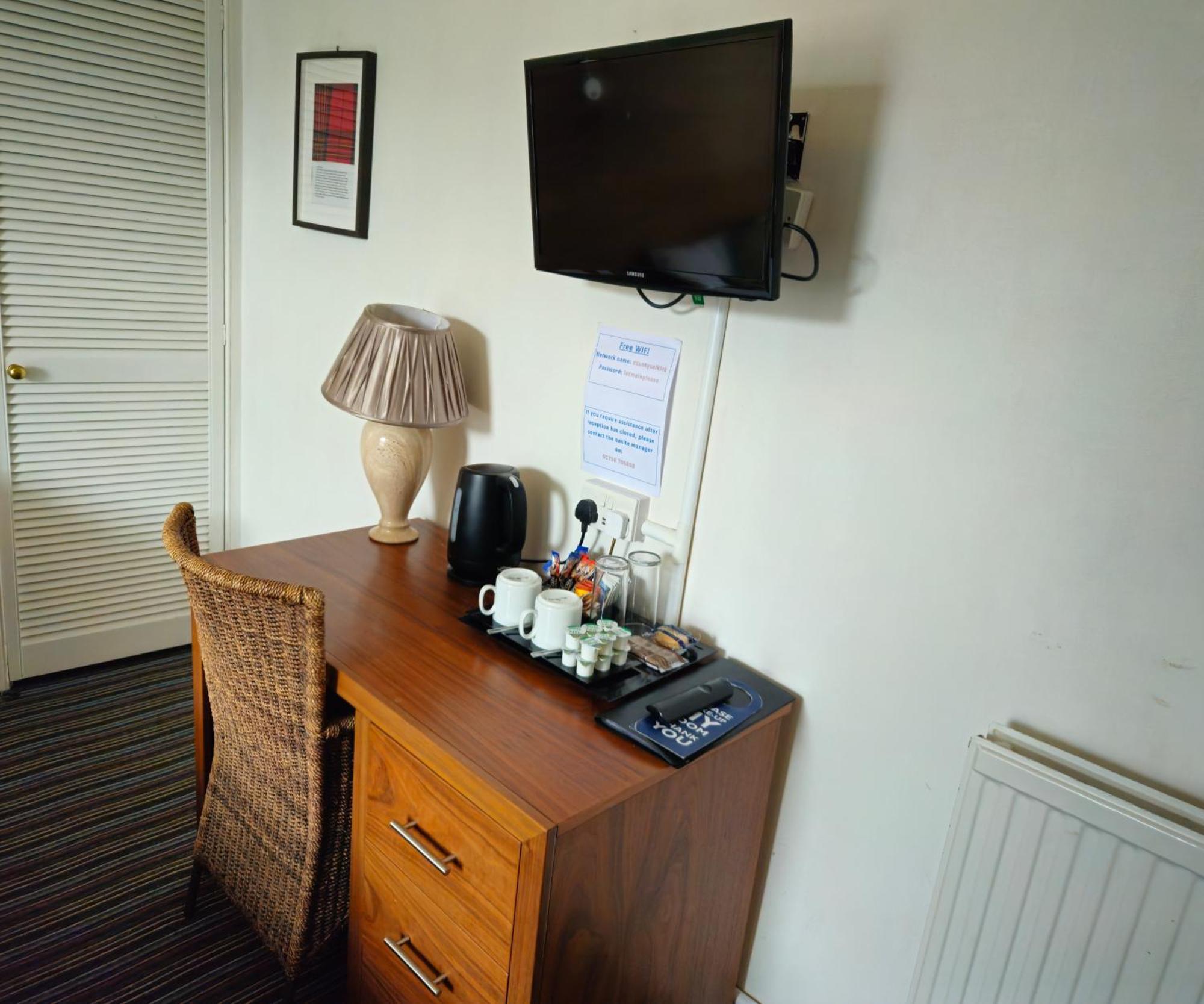 The County Hotel - Self Check-In, Ultra Fast Wi-Fi, Free Parking, Central Location Селкърк Екстериор снимка