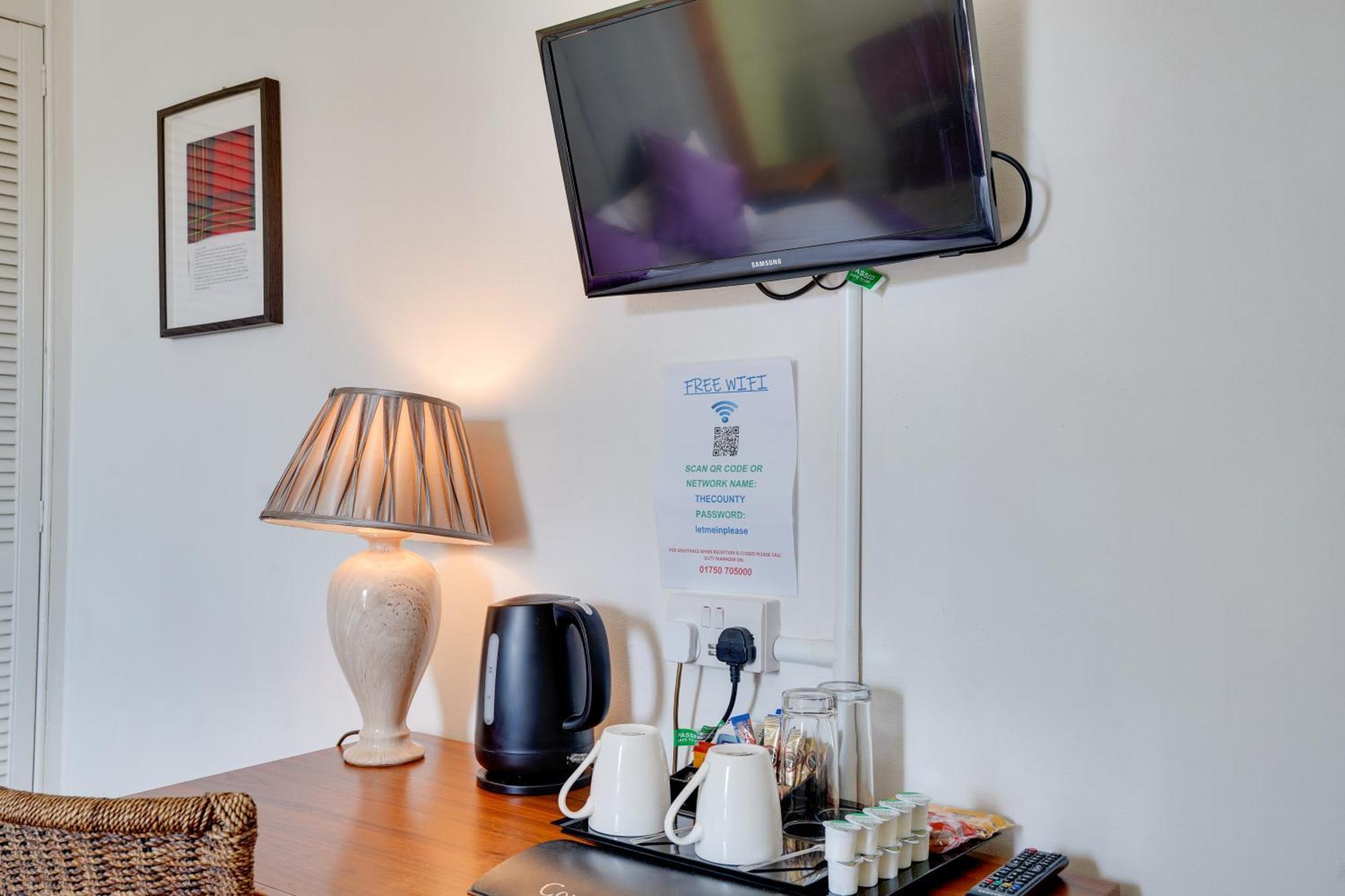 The County Hotel - Self Check-In, Ultra Fast Wi-Fi, Free Parking, Central Location Селкърк Екстериор снимка