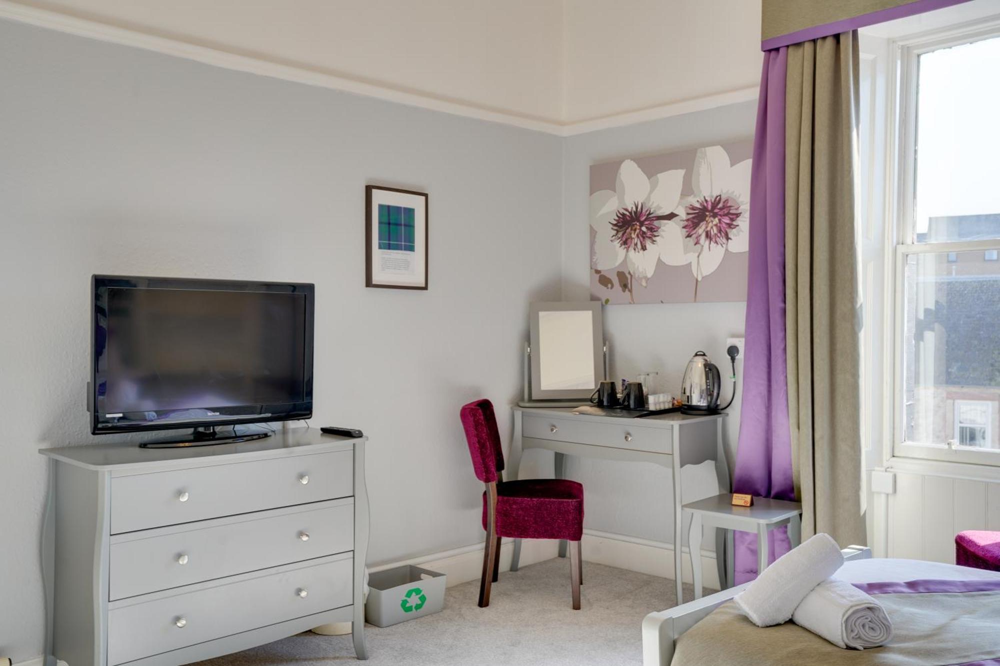 The County Hotel - Self Check-In, Ultra Fast Wi-Fi, Free Parking, Central Location Селкърк Екстериор снимка