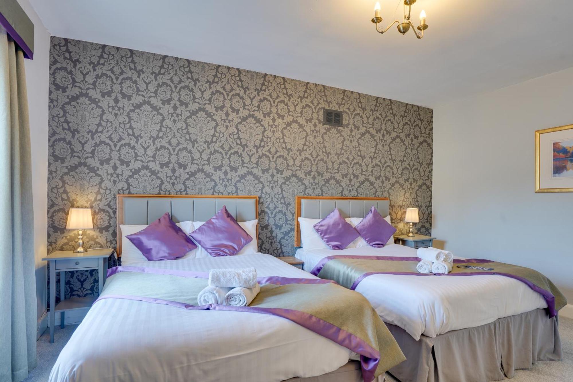 The County Hotel - Self Check-In, Ultra Fast Wi-Fi, Free Parking, Central Location Селкърк Екстериор снимка