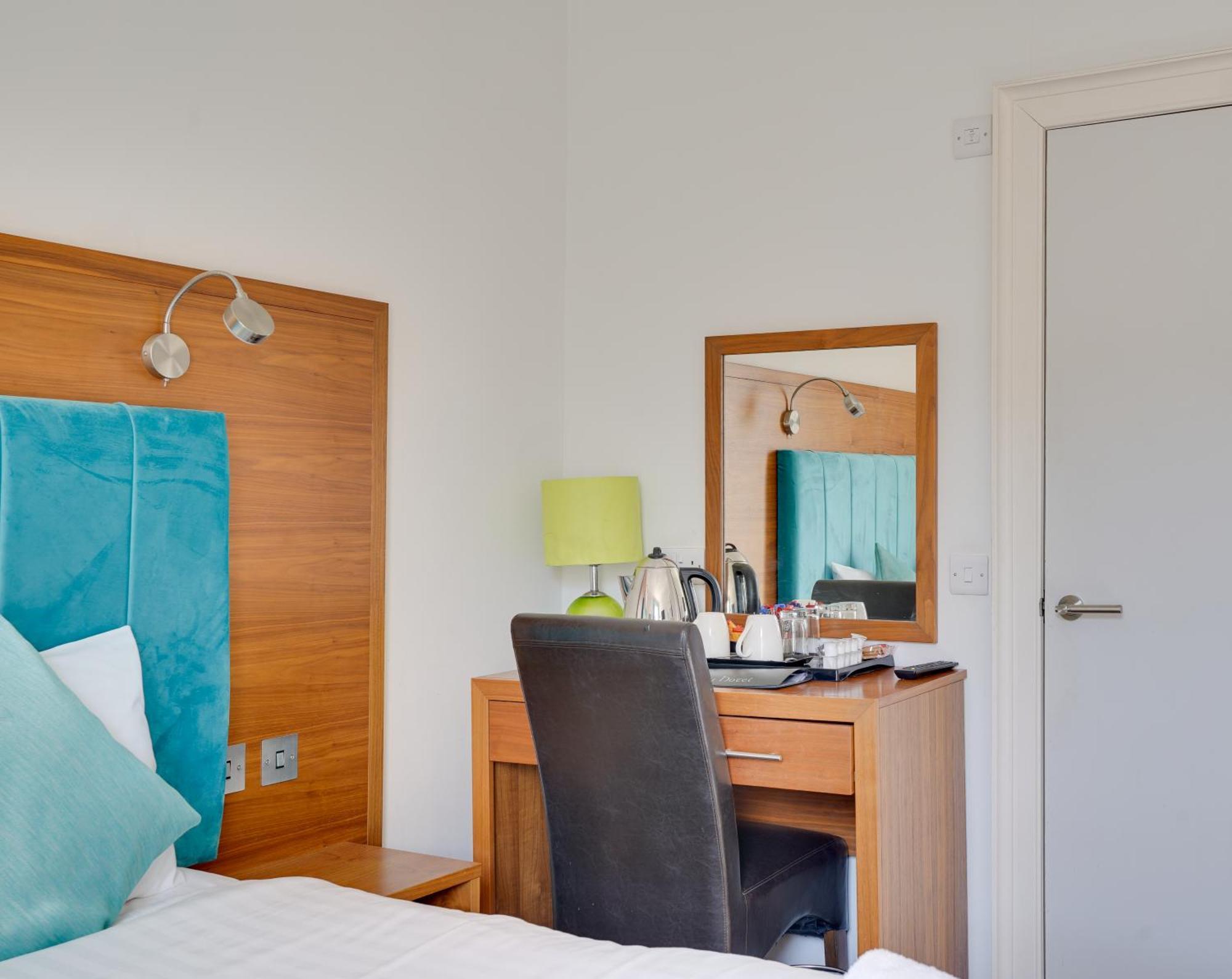 The County Hotel - Self Check-In, Ultra Fast Wi-Fi, Free Parking, Central Location Селкърк Екстериор снимка