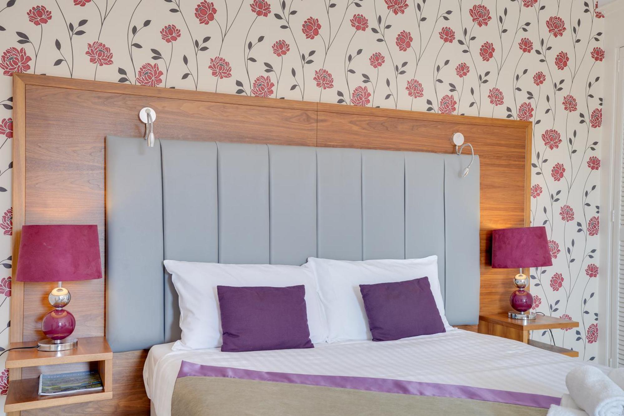 The County Hotel - Self Check-In, Ultra Fast Wi-Fi, Free Parking, Central Location Селкърк Екстериор снимка