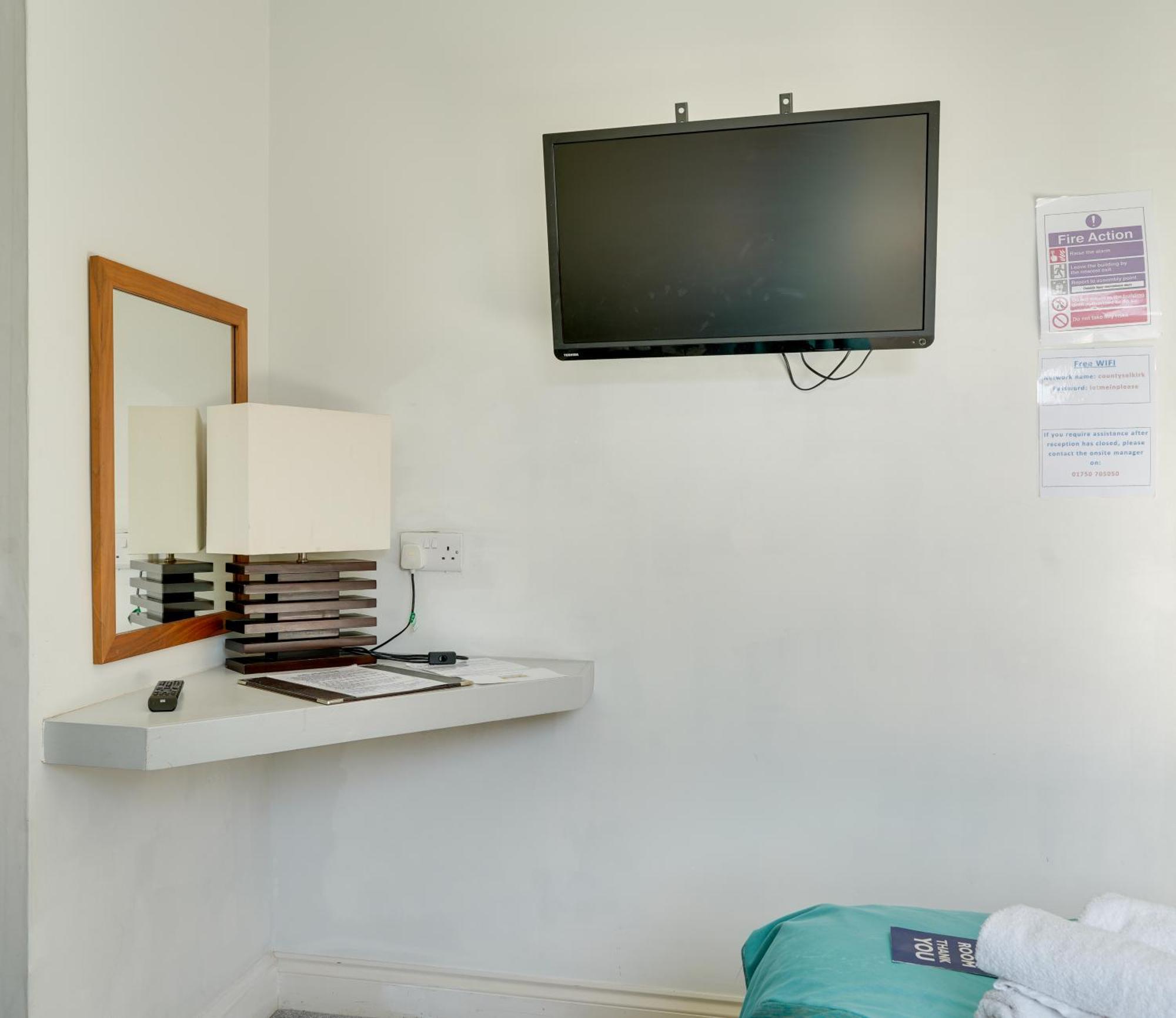 The County Hotel - Self Check-In, Ultra Fast Wi-Fi, Free Parking, Central Location Селкърк Екстериор снимка