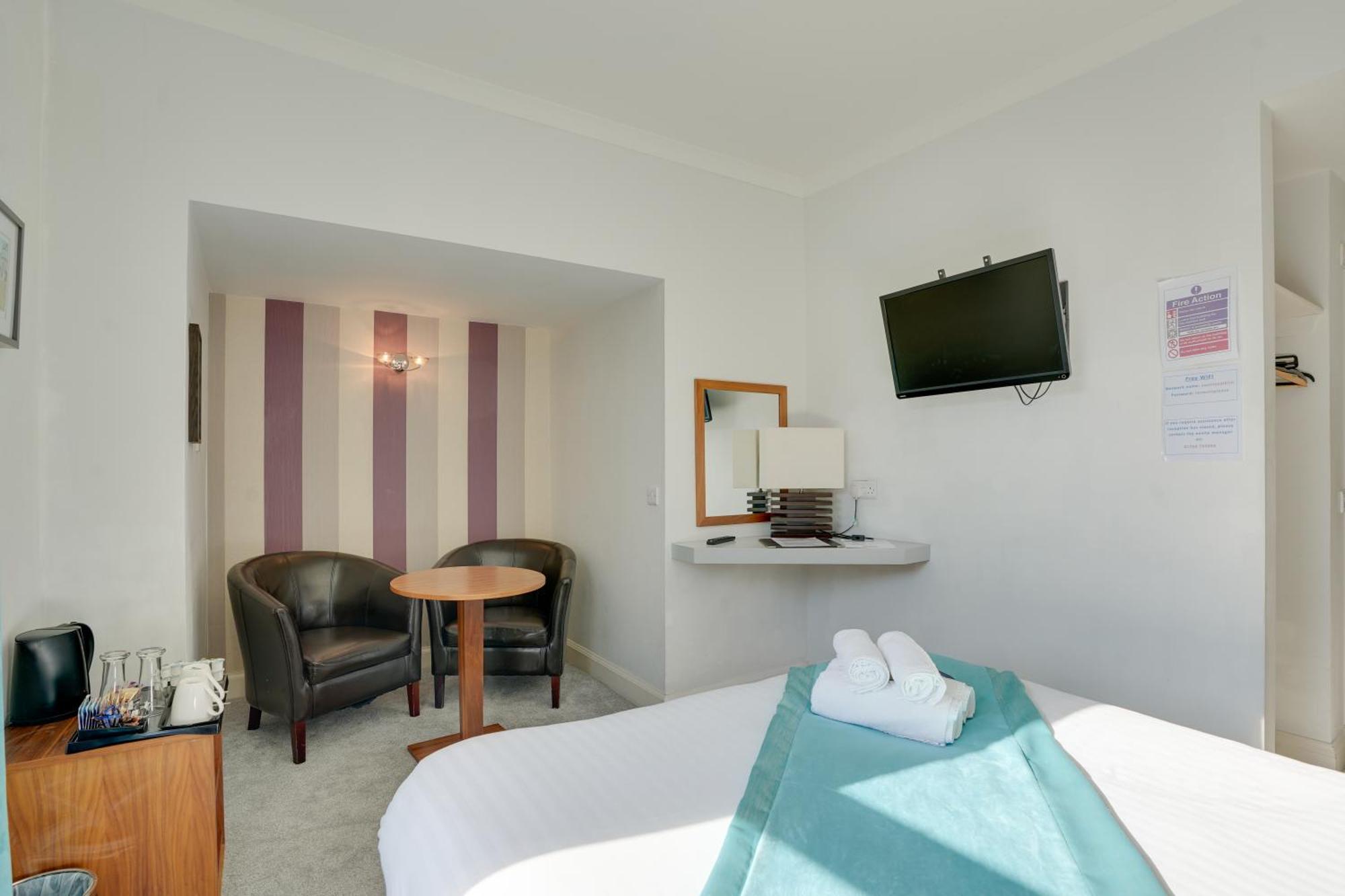 The County Hotel - Self Check-In, Ultra Fast Wi-Fi, Free Parking, Central Location Селкърк Екстериор снимка